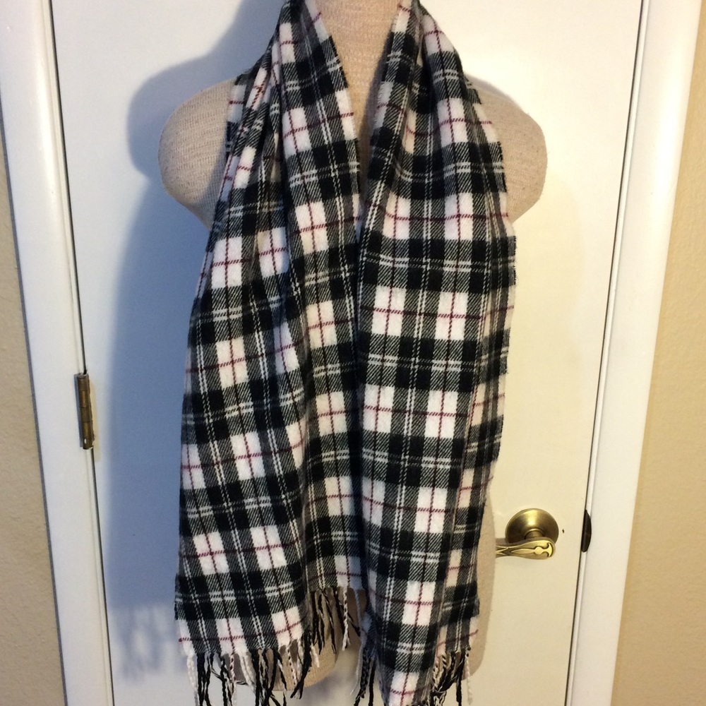 🌟 3 for $15 Deal! 🌟Flannel scarf wrap black white red OS